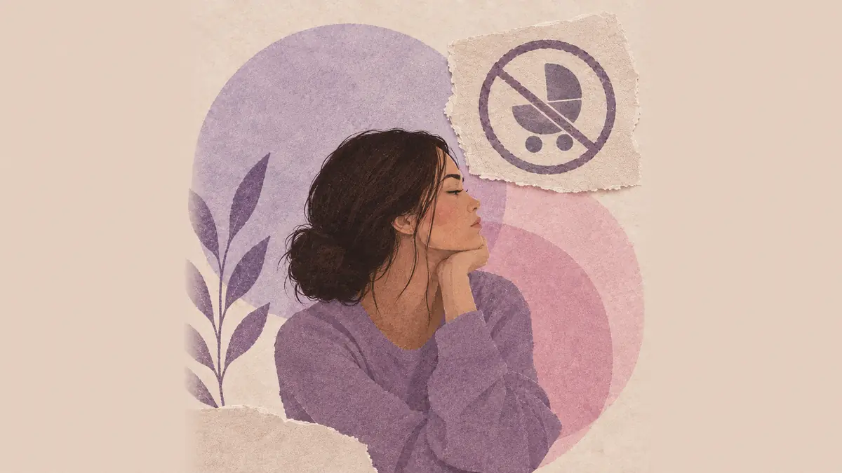 Ilustração de uma mulher de perfil, pensativa, com o queixo apoiado na mão, ao lado de um símbolo de carrinho de bebê riscado